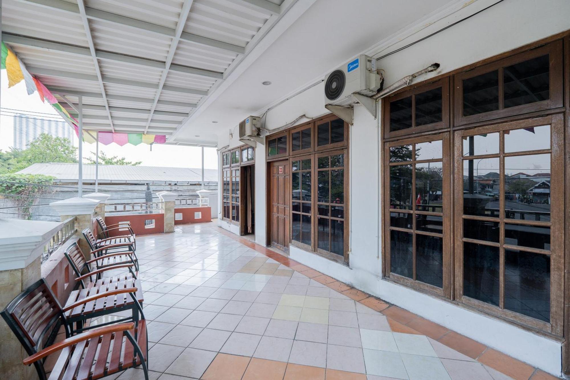 Reddoorz Plus @ Gunungsari Surabaya Kedurus Ngoại thất bức ảnh
