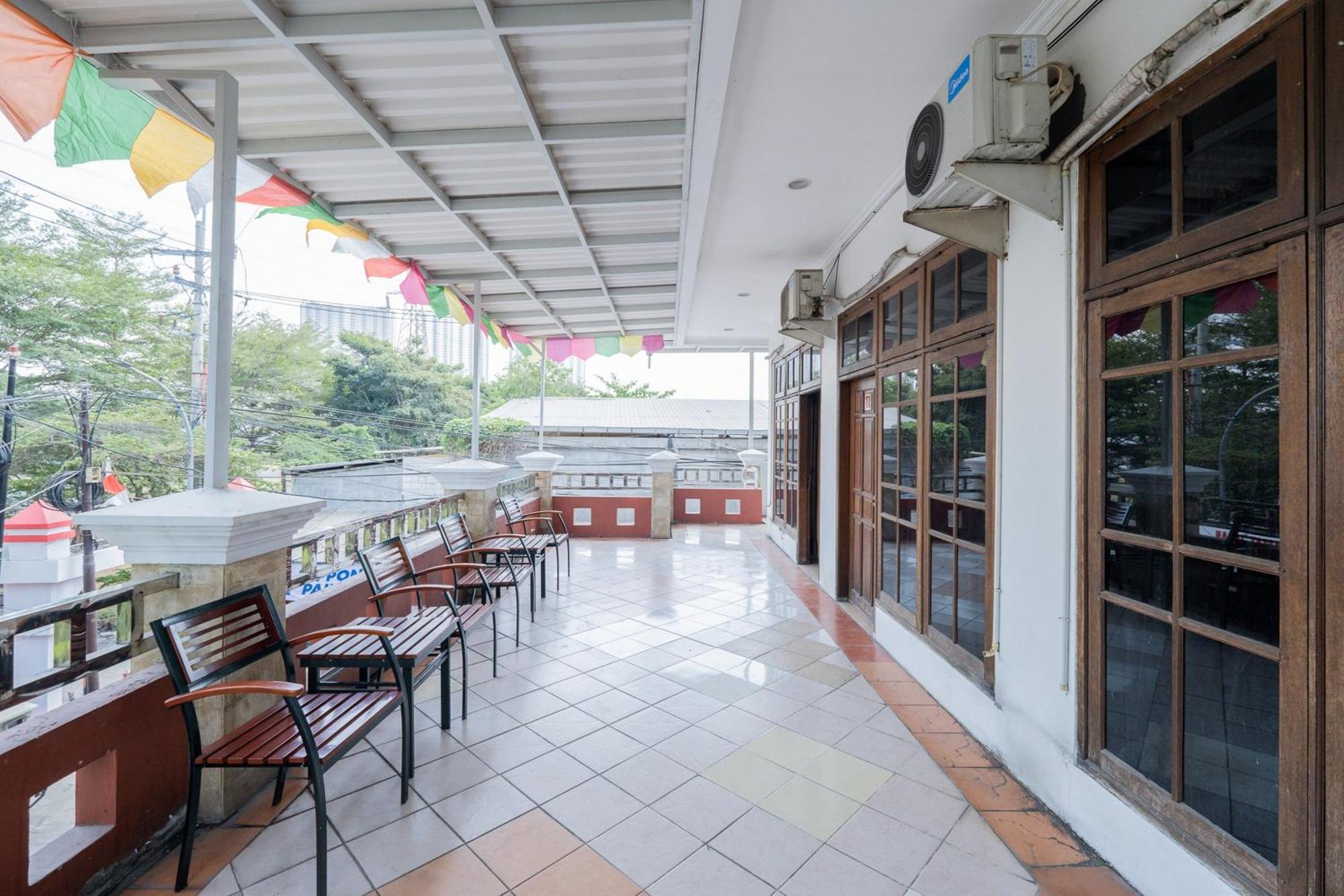 Reddoorz Plus @ Gunungsari Surabaya Kedurus Ngoại thất bức ảnh
