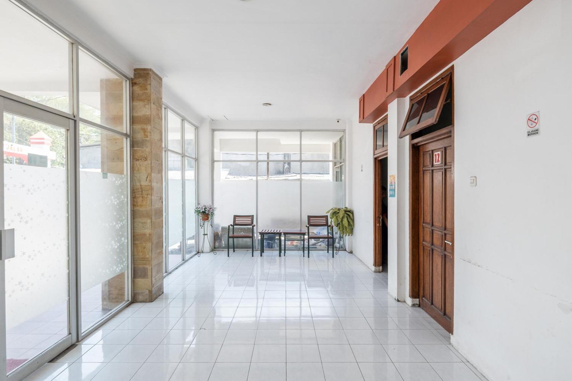 Reddoorz Plus @ Gunungsari Surabaya Kedurus Ngoại thất bức ảnh