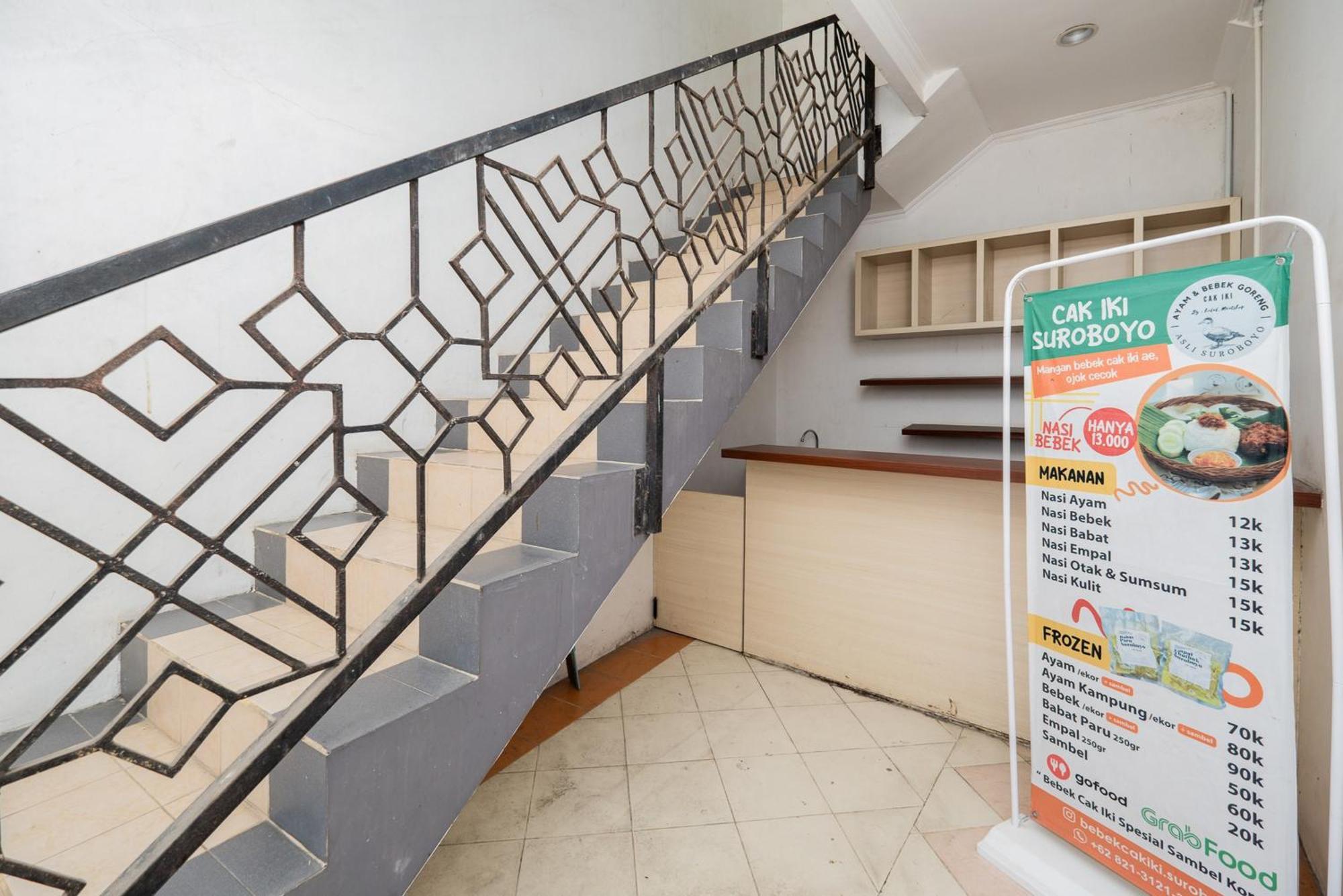 Reddoorz Plus @ Gunungsari Surabaya Kedurus Ngoại thất bức ảnh