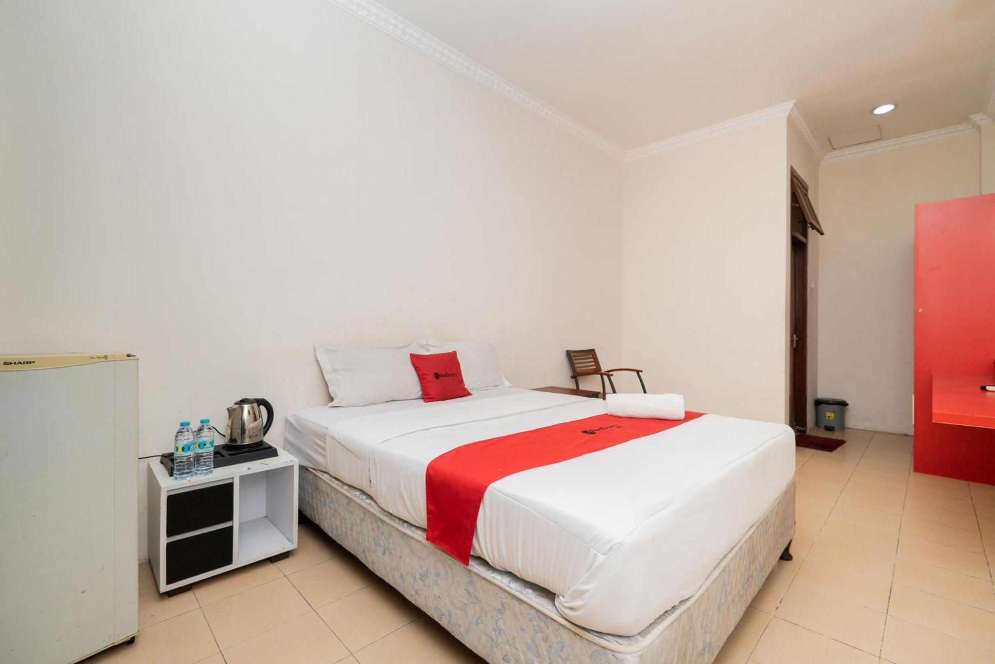 Reddoorz Plus @ Gunungsari Surabaya Kedurus Ngoại thất bức ảnh