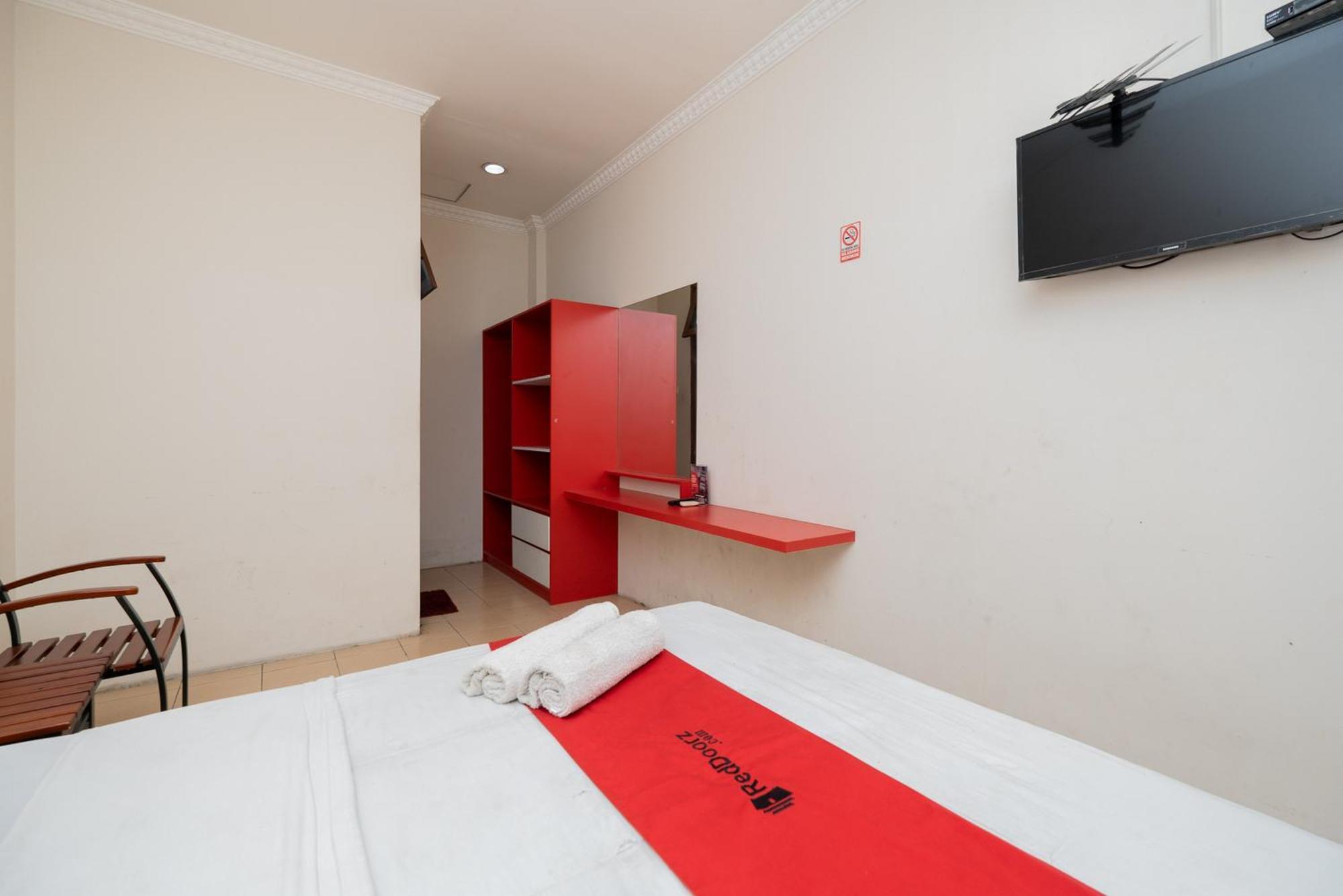 Reddoorz Plus @ Gunungsari Surabaya Kedurus Ngoại thất bức ảnh