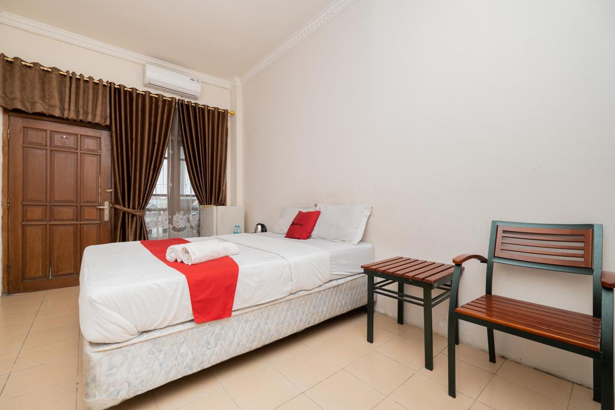 Reddoorz Plus @ Gunungsari Surabaya Kedurus Ngoại thất bức ảnh
