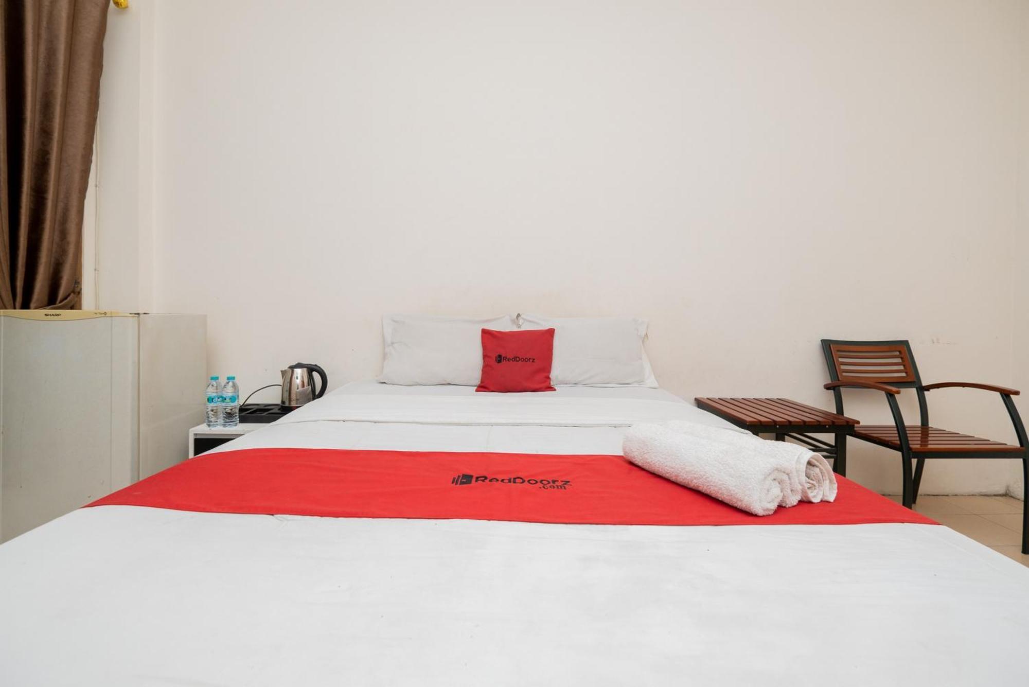 Reddoorz Plus @ Gunungsari Surabaya Kedurus Ngoại thất bức ảnh