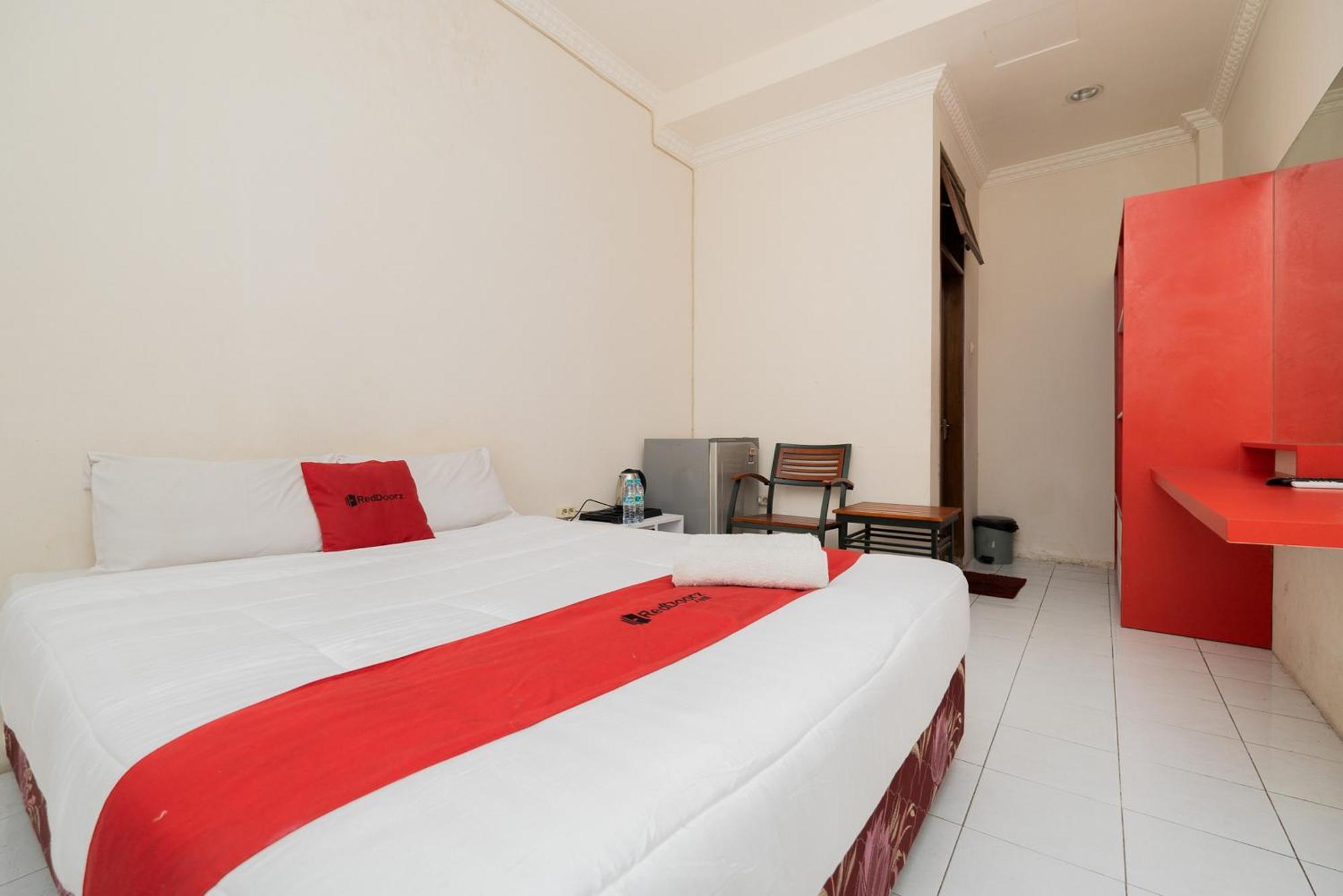 Reddoorz Plus @ Gunungsari Surabaya Kedurus Ngoại thất bức ảnh