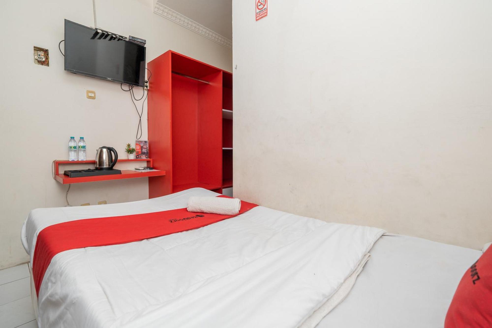 Reddoorz Plus @ Gunungsari Surabaya Kedurus Ngoại thất bức ảnh