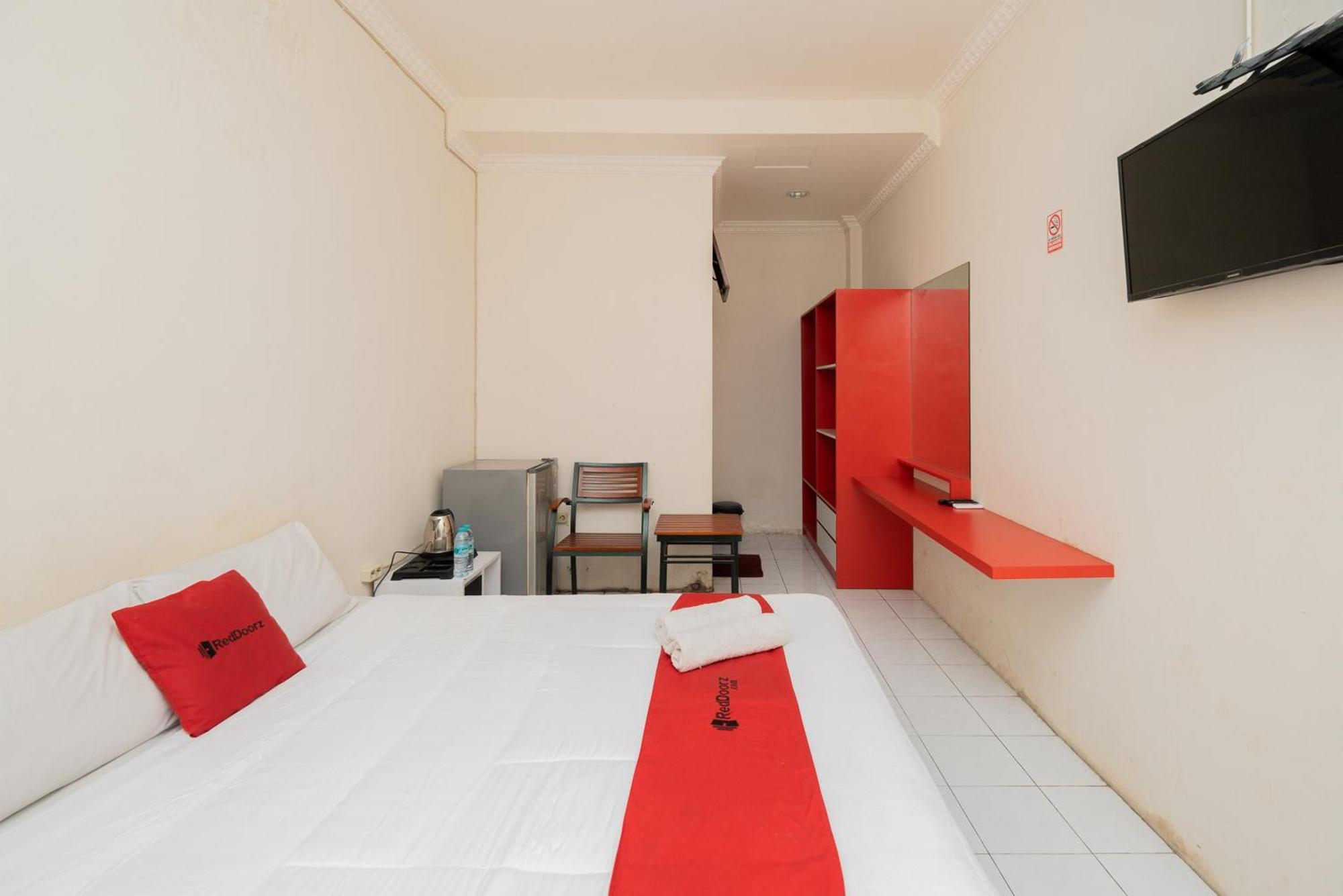 Reddoorz Plus @ Gunungsari Surabaya Kedurus Ngoại thất bức ảnh