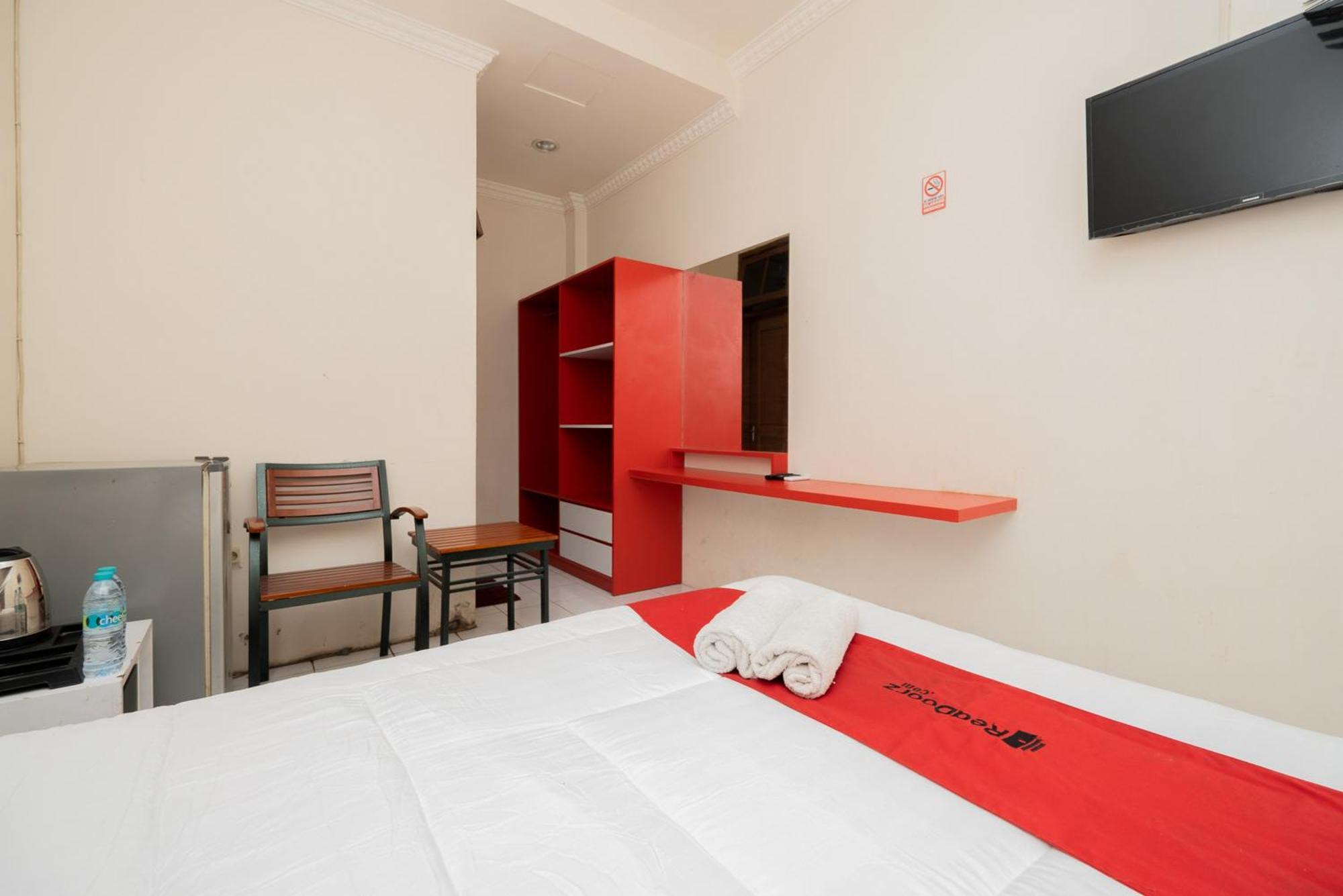 Reddoorz Plus @ Gunungsari Surabaya Kedurus Ngoại thất bức ảnh