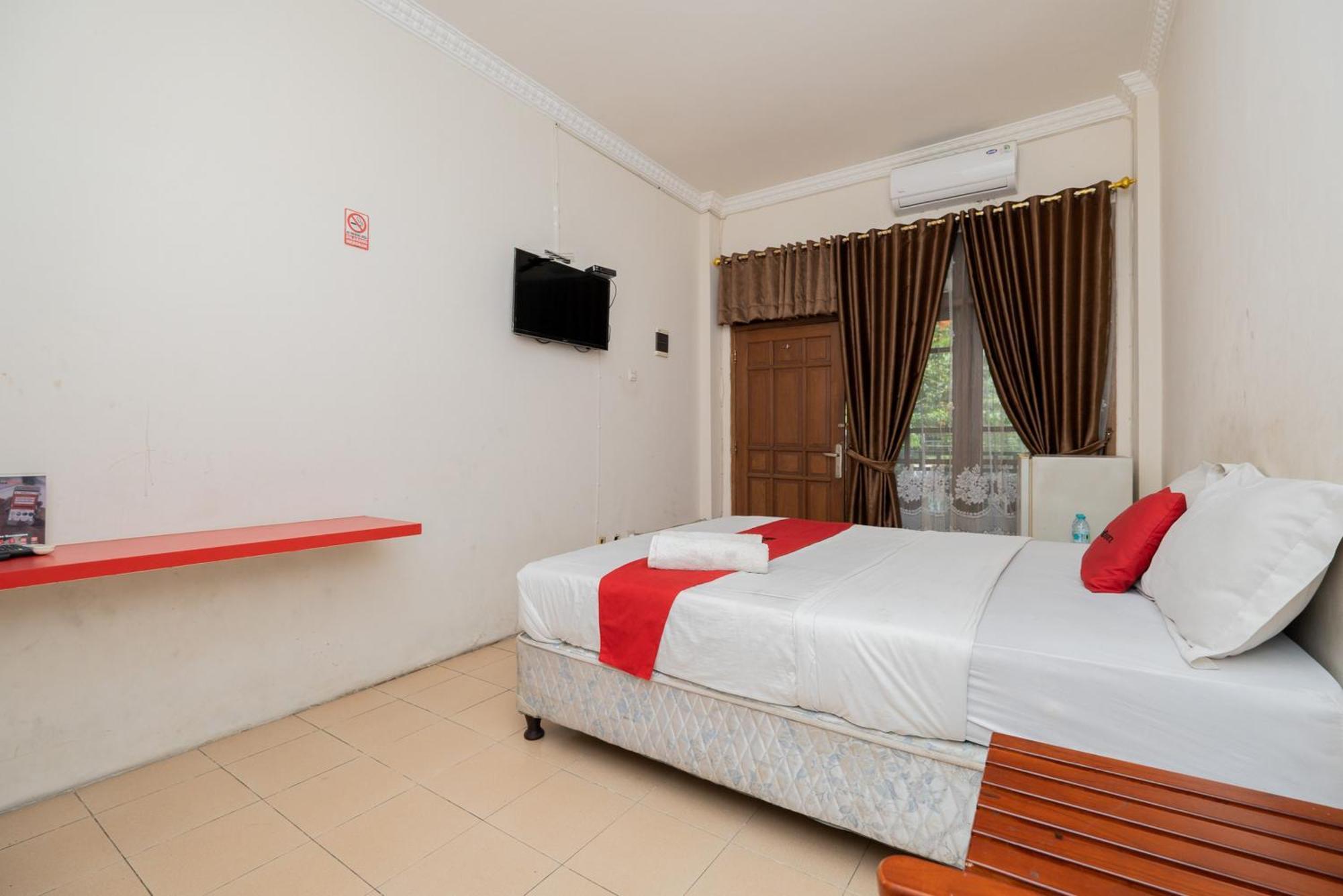 Reddoorz Plus @ Gunungsari Surabaya Kedurus Ngoại thất bức ảnh