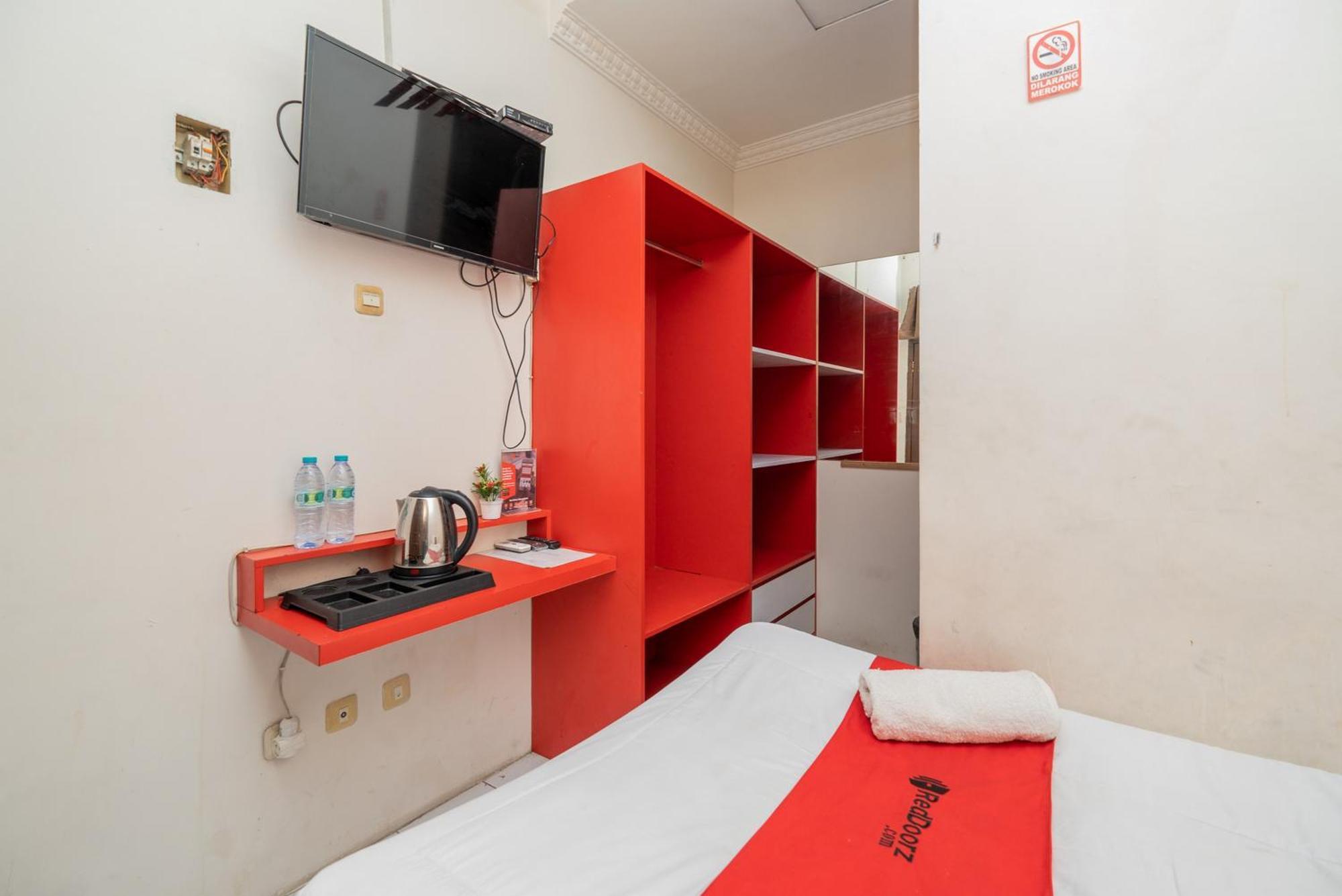 Reddoorz Plus @ Gunungsari Surabaya Kedurus Ngoại thất bức ảnh