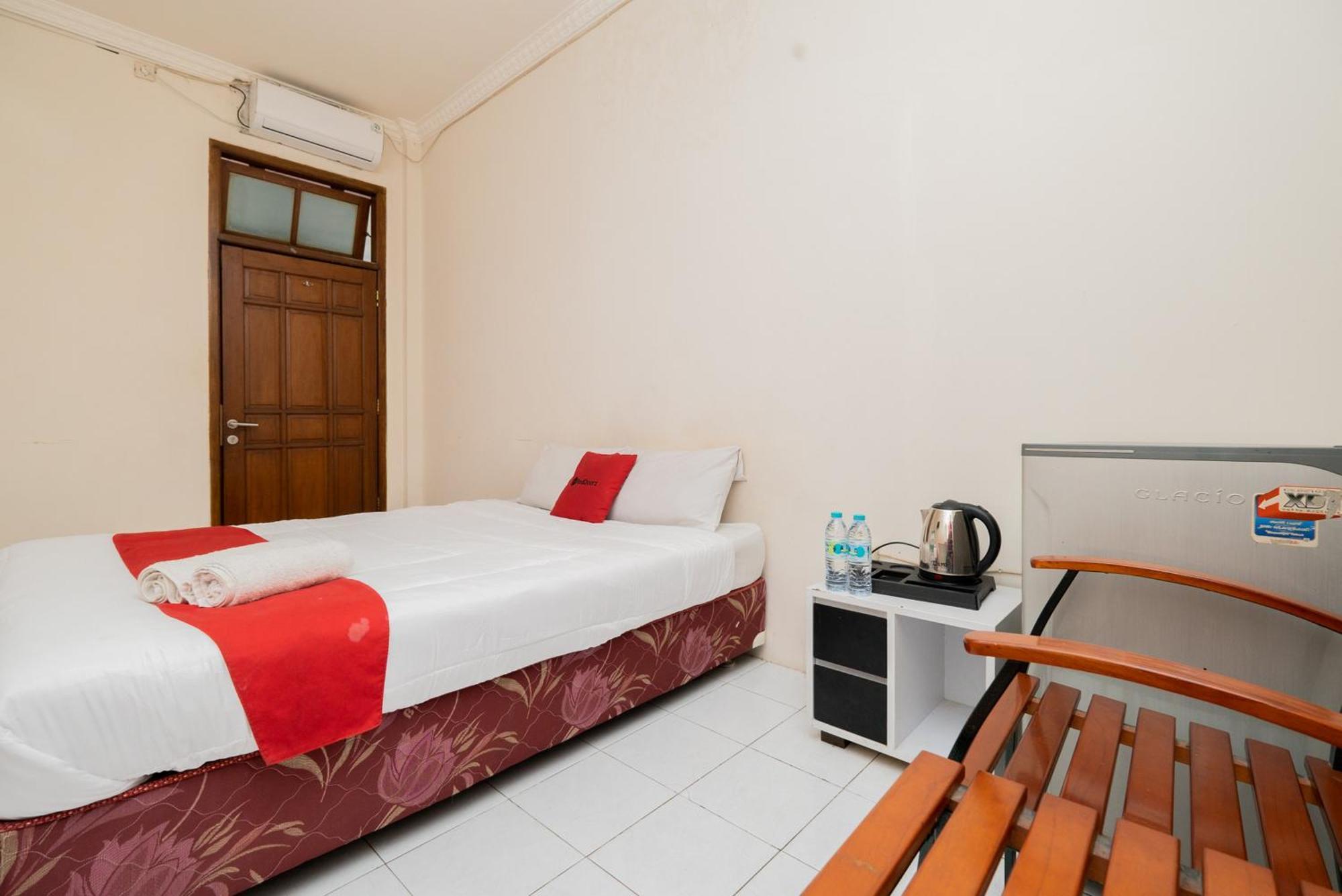 Reddoorz Plus @ Gunungsari Surabaya Kedurus Ngoại thất bức ảnh