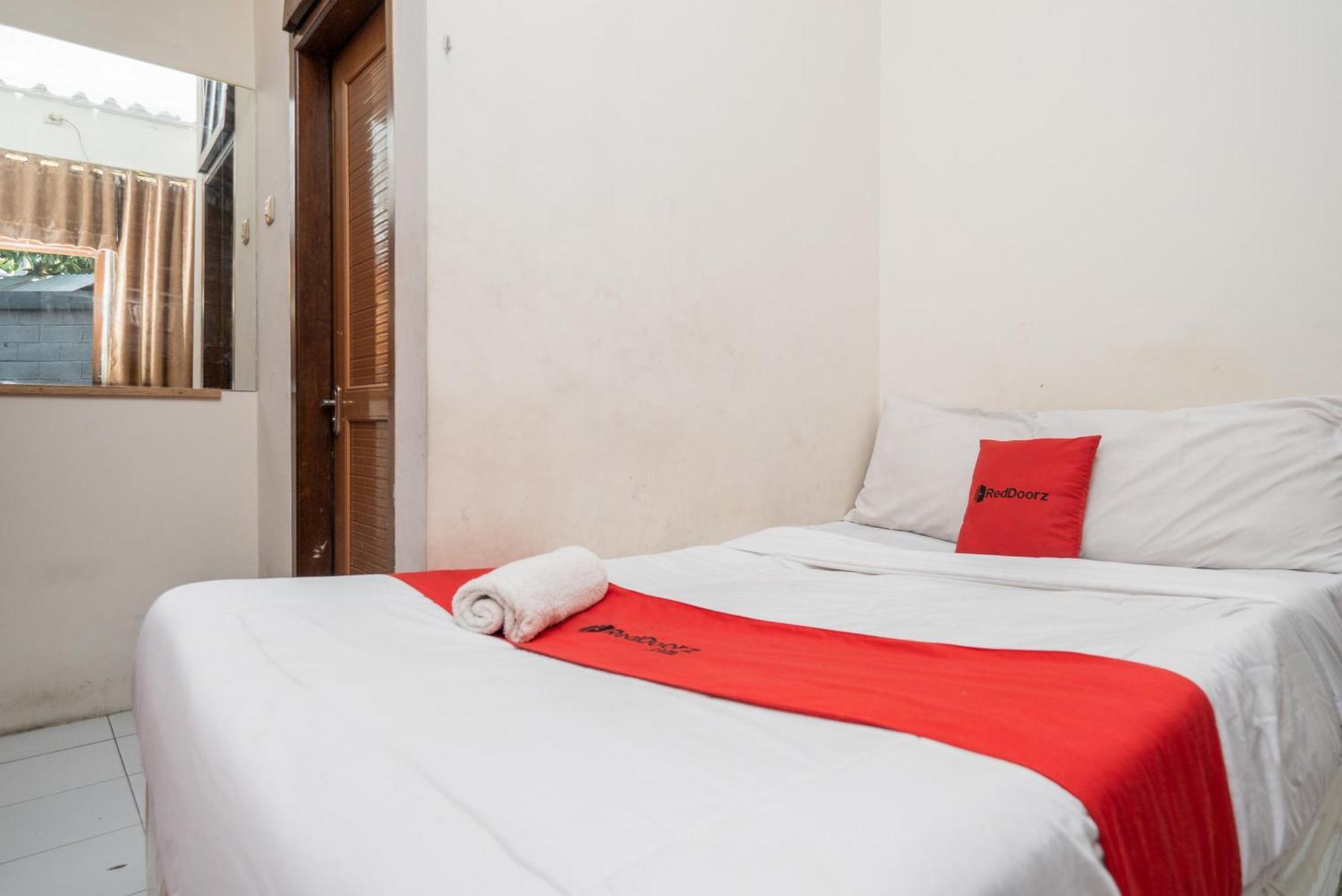 Reddoorz Plus @ Gunungsari Surabaya Kedurus Ngoại thất bức ảnh