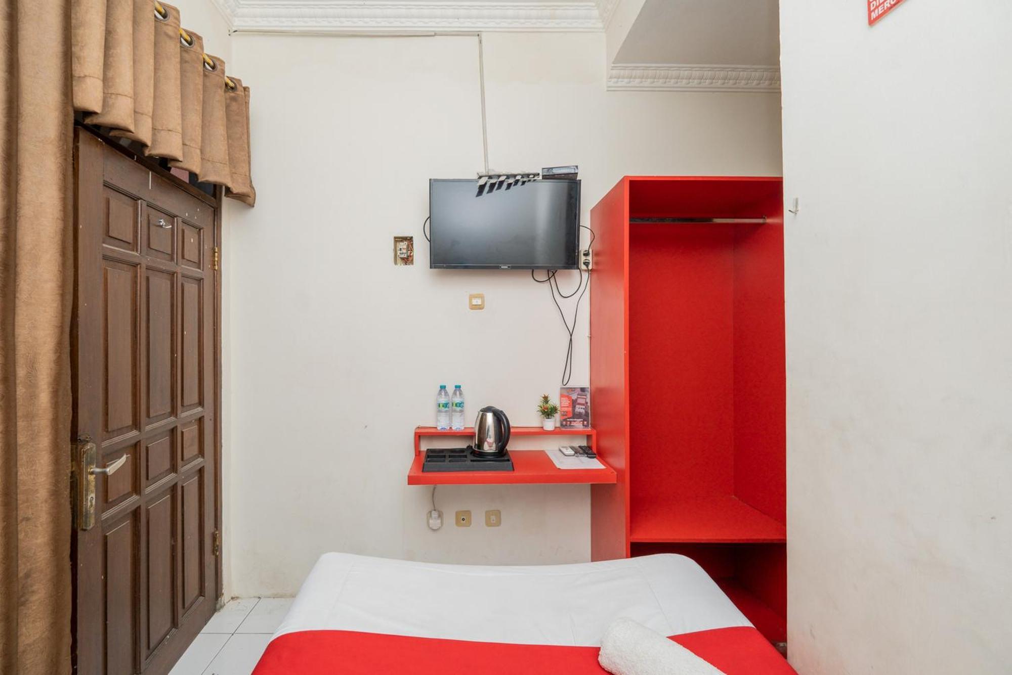 Reddoorz Plus @ Gunungsari Surabaya Kedurus Ngoại thất bức ảnh