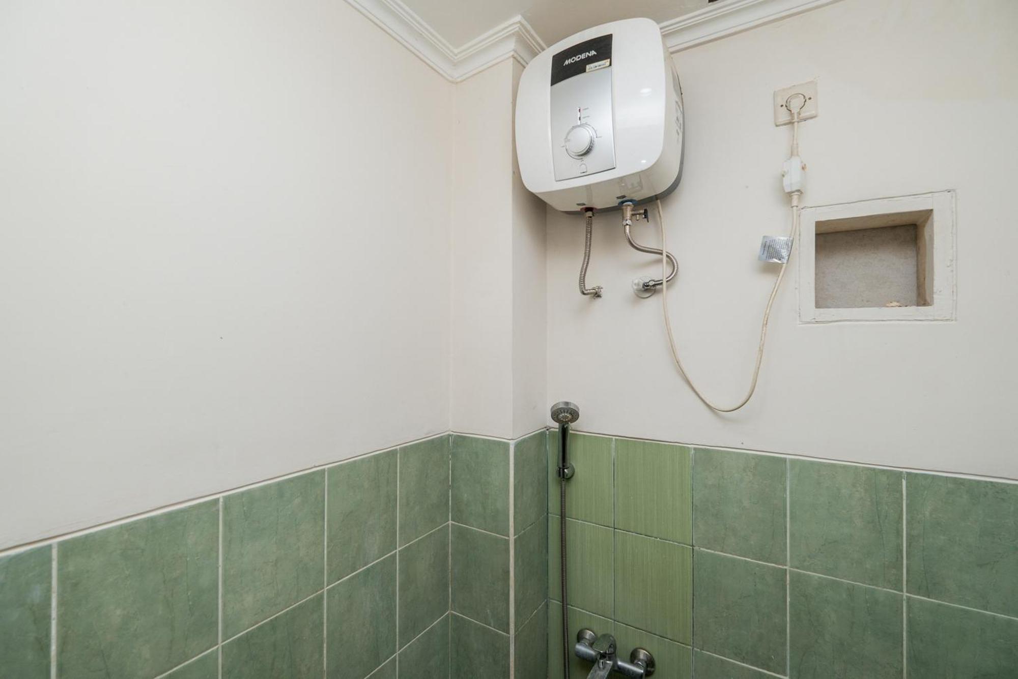 Reddoorz Plus @ Gunungsari Surabaya Kedurus Ngoại thất bức ảnh