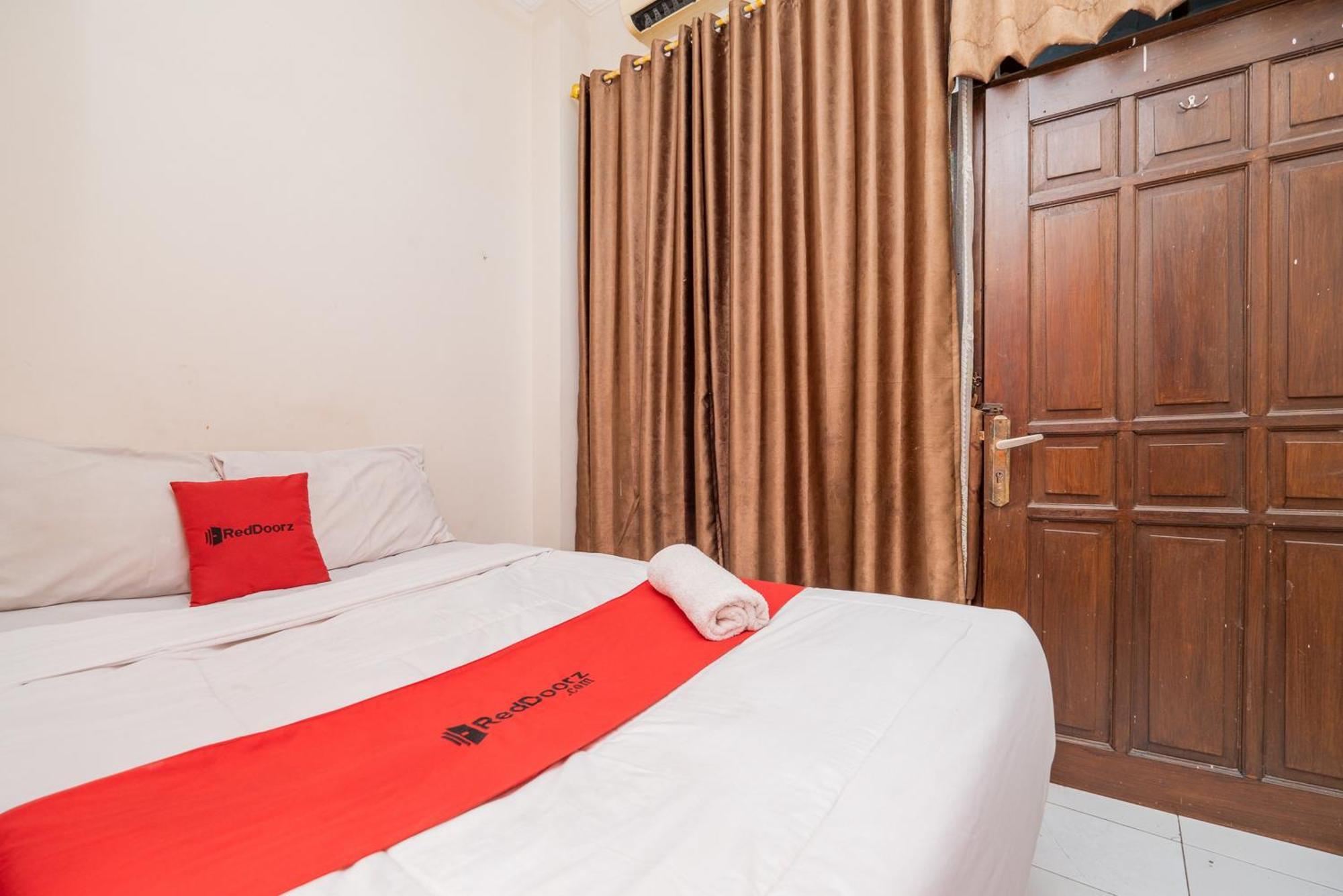 Reddoorz Plus @ Gunungsari Surabaya Kedurus Ngoại thất bức ảnh