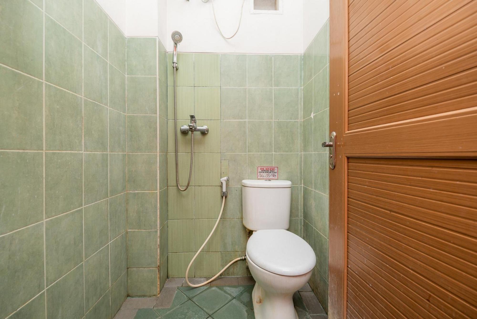 Reddoorz Plus @ Gunungsari Surabaya Kedurus Ngoại thất bức ảnh
